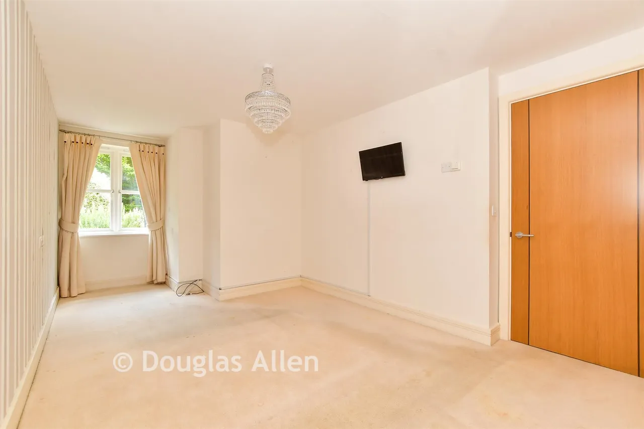 High Street, Epping, CM16, photo 7