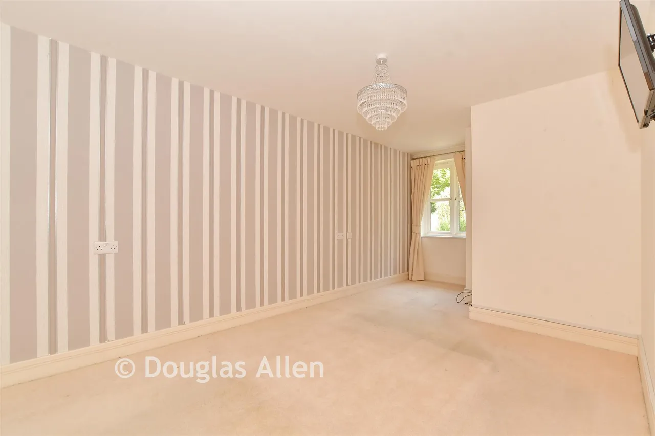 High Street, Epping, CM16, photo 9