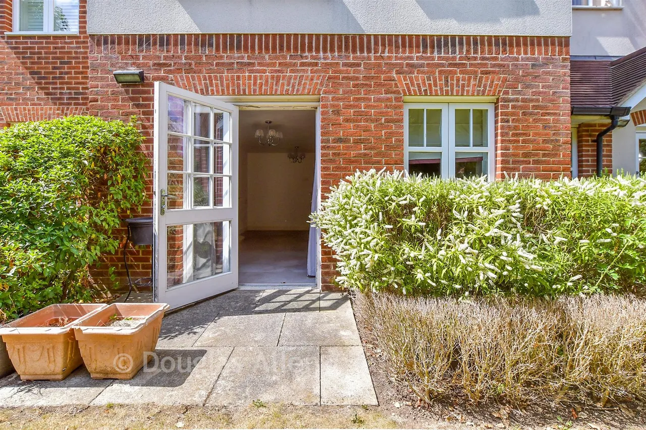 High Street, Epping, CM16, photo 12