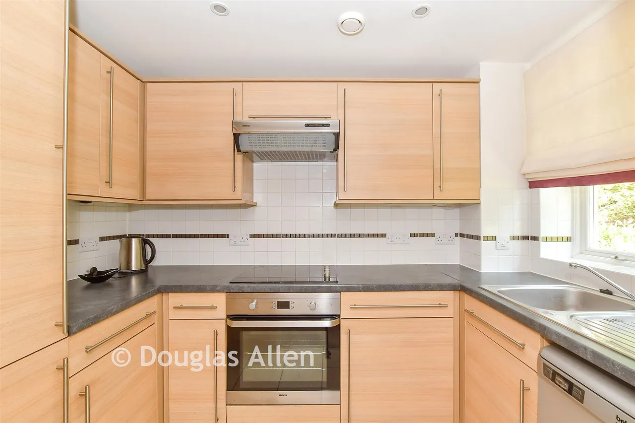 High Street, Epping, CM16, photo 2