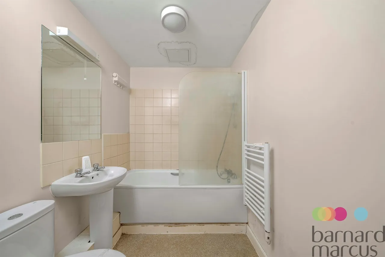 Boulevard Drive, London, NW9, photo 5