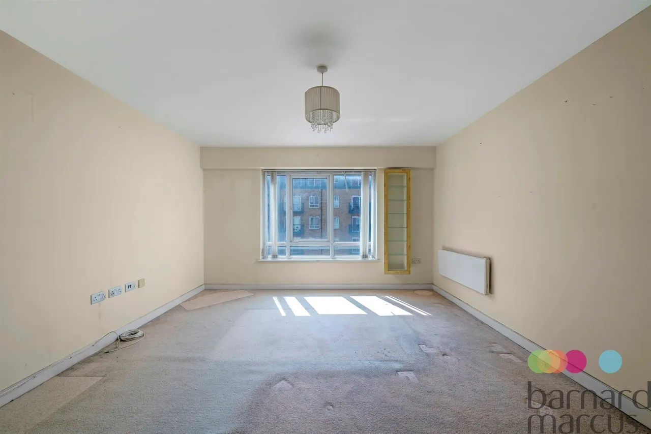 Boulevard Drive, London, NW9, photo 13