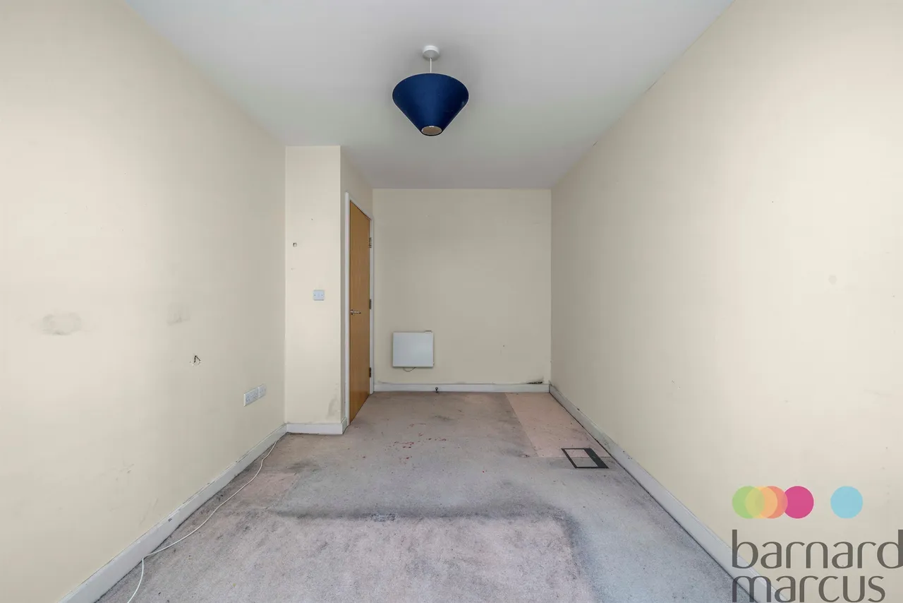 Boulevard Drive, London, NW9, photo 8