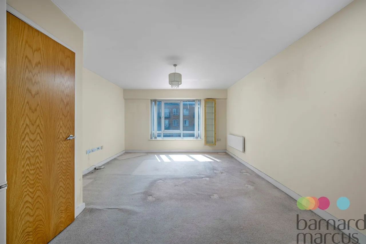 Boulevard Drive, London, NW9, photo 14