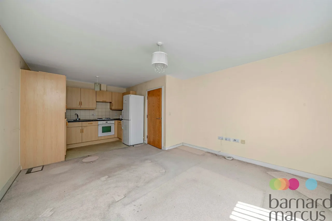 Boulevard Drive, London, NW9, photo 12
