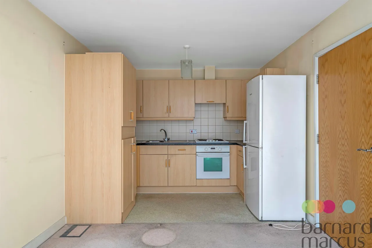Boulevard Drive, London, NW9, photo 10