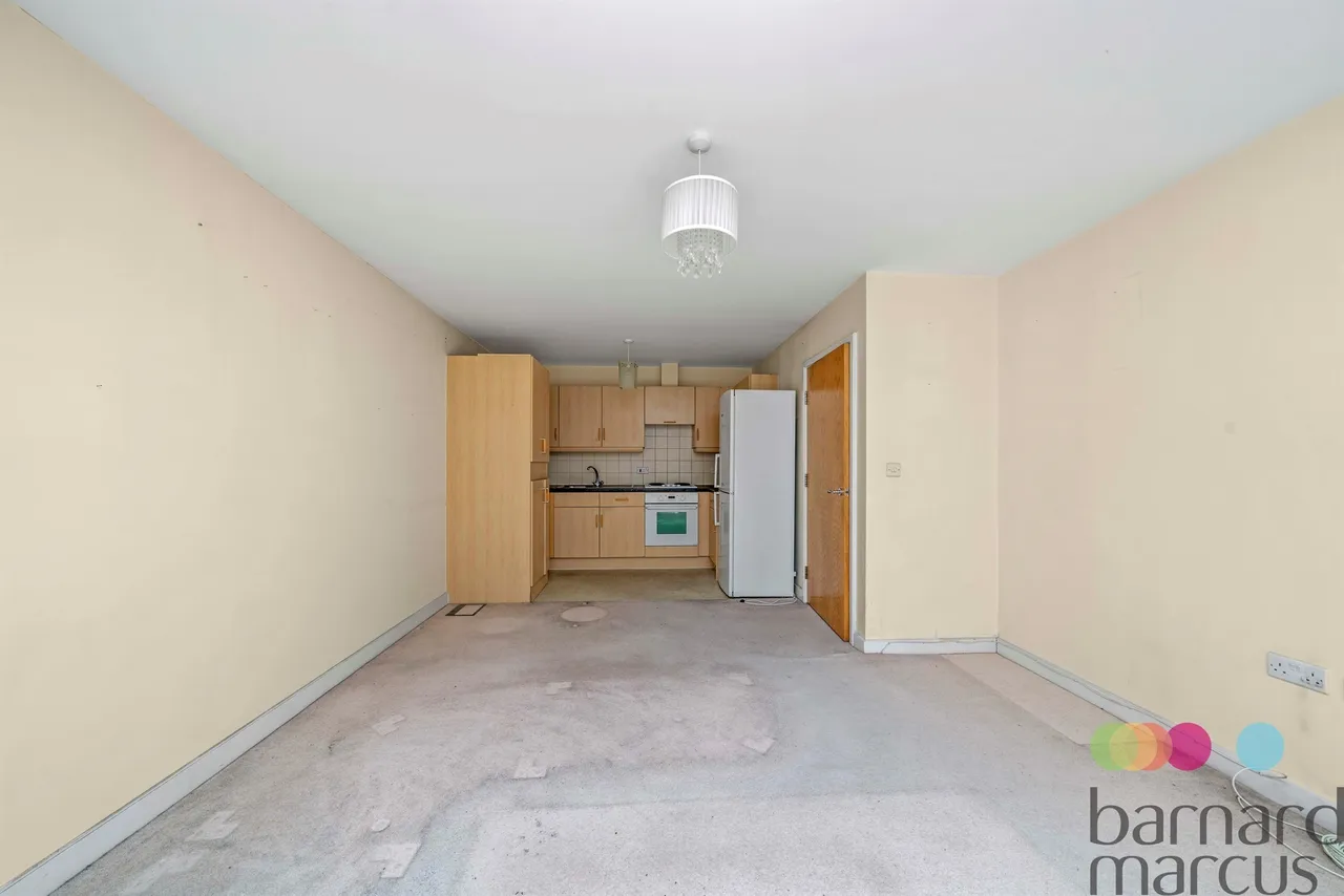 Boulevard Drive, London, NW9, photo 11