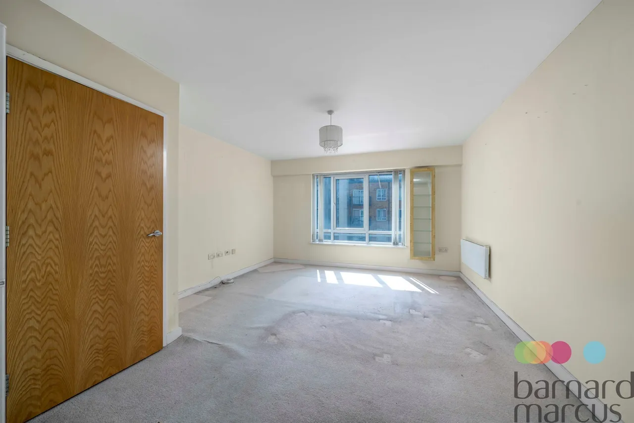Boulevard Drive, London, NW9, photo 3
