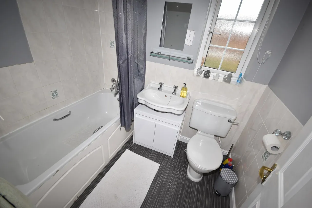 Spire View, Sleaford, NG34, photo 10