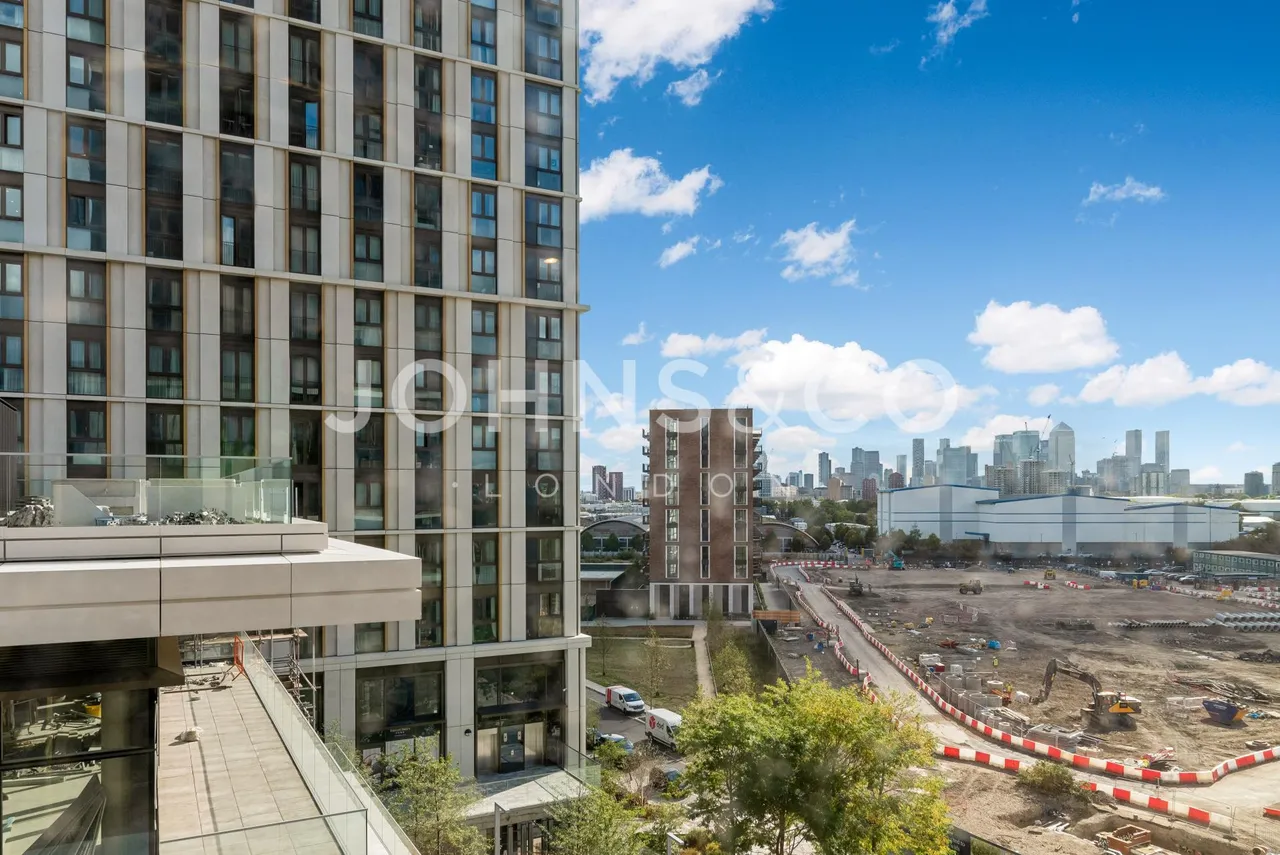 Redwood Tower, Twelve Trees Park, E16, photo 3