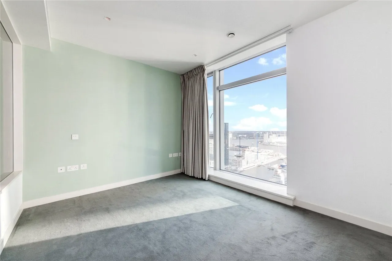 Pan Peninsula Square, London, E14, photo 9