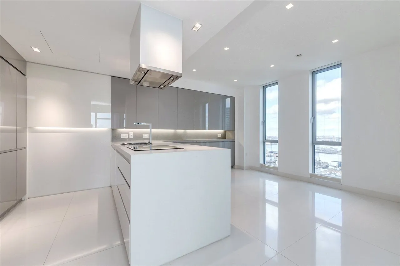Pan Peninsula Square, London, E14, photo 8