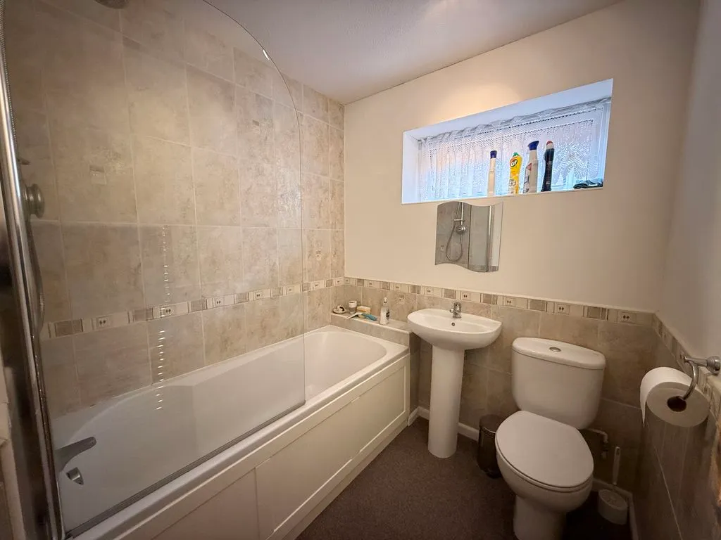Chesterfield Crescent, Wing LU7 0TW, photo 11