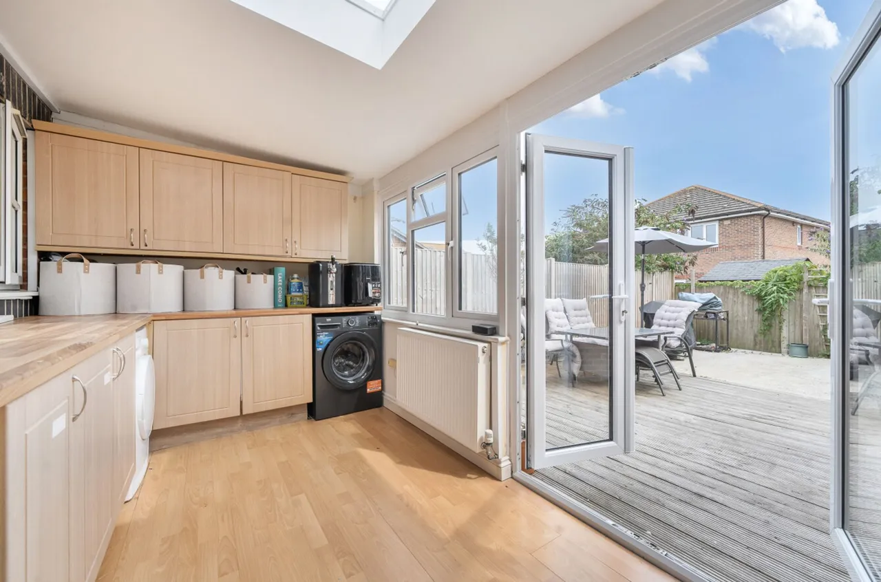 Shalbourne Crescent, Bracklesham Bay, PO20, photo 3