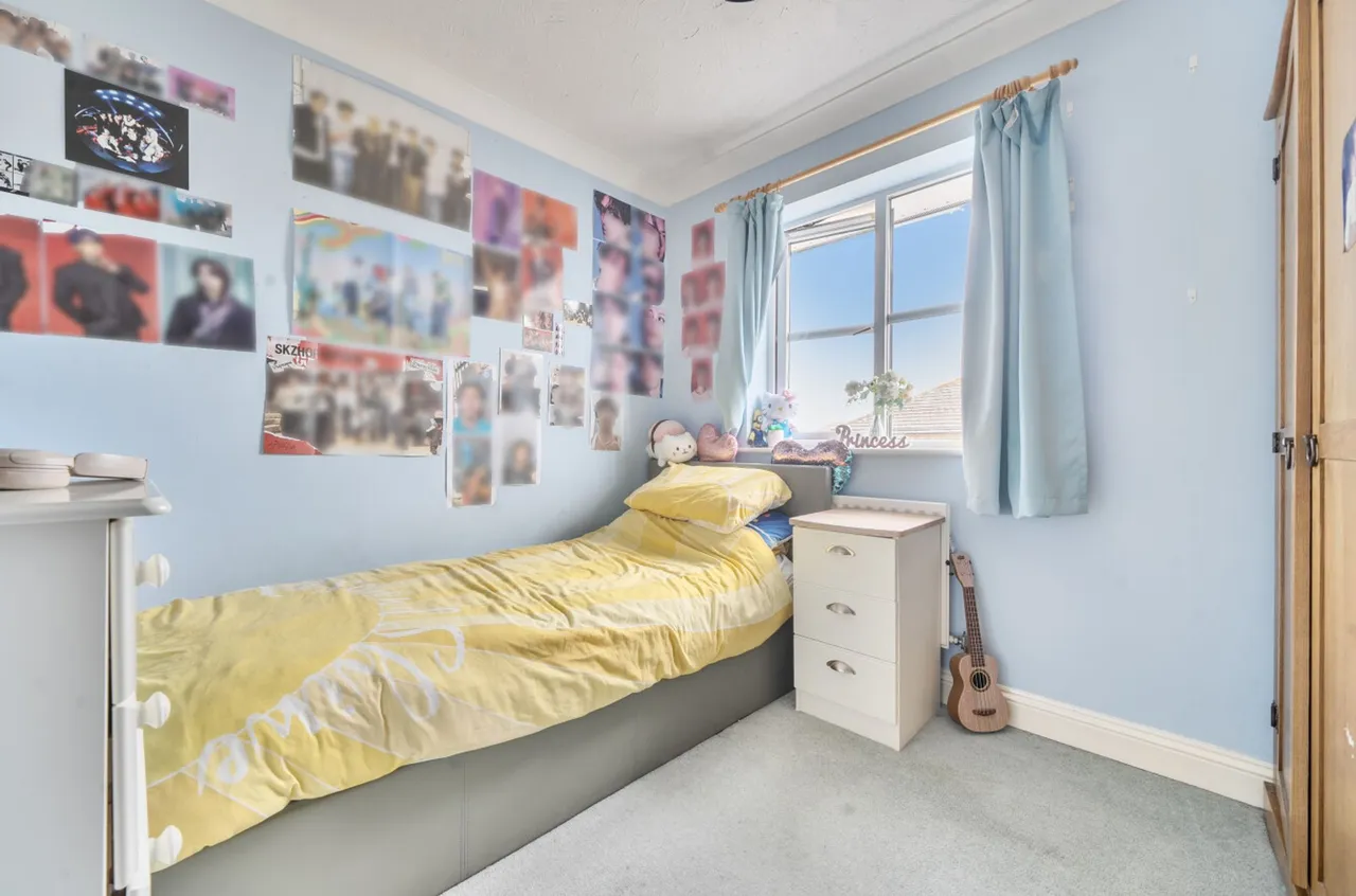 Shalbourne Crescent, Bracklesham Bay, PO20, photo 12