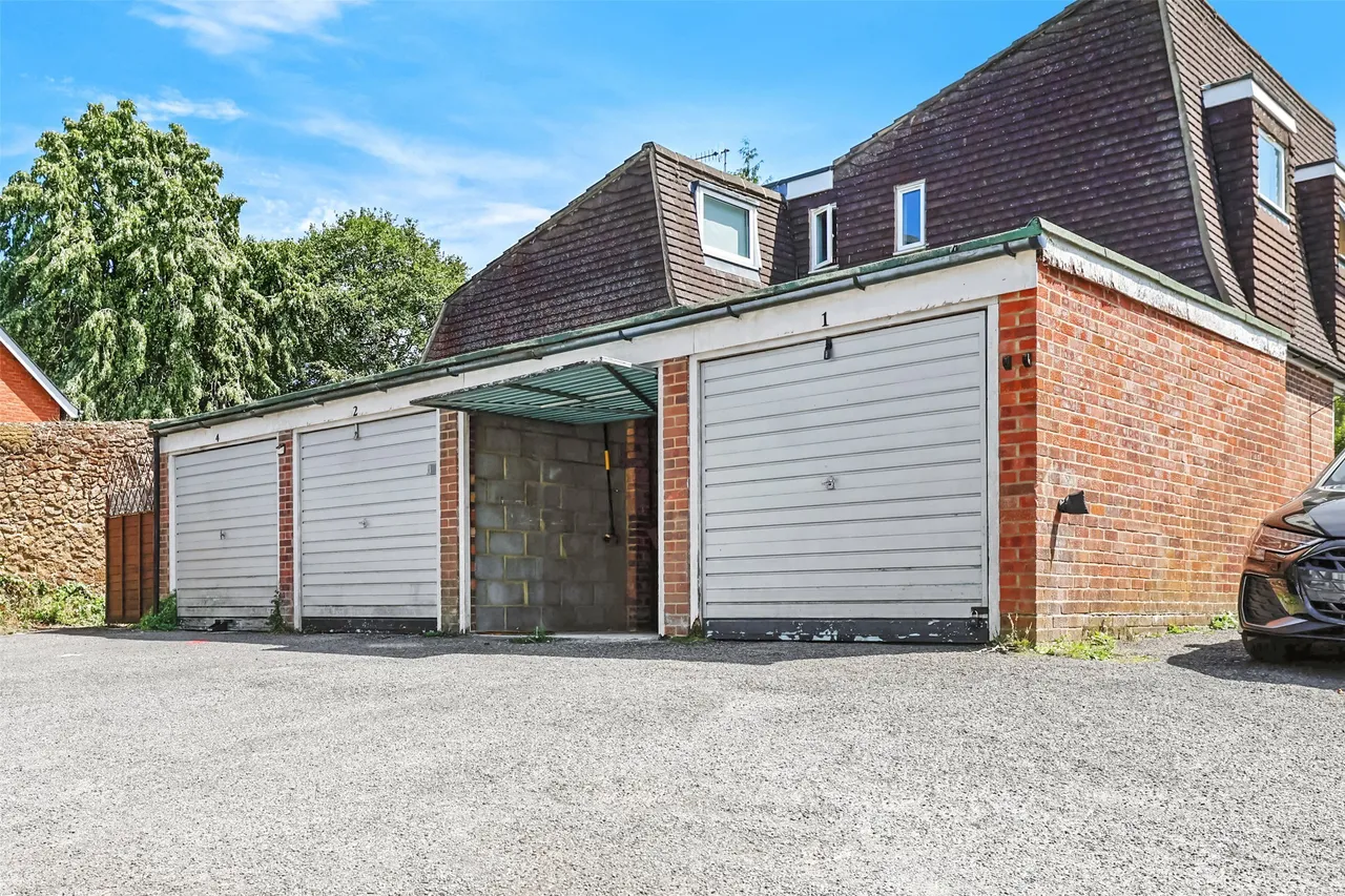 Parsonage Lane, Westcott, RH4, photo 9