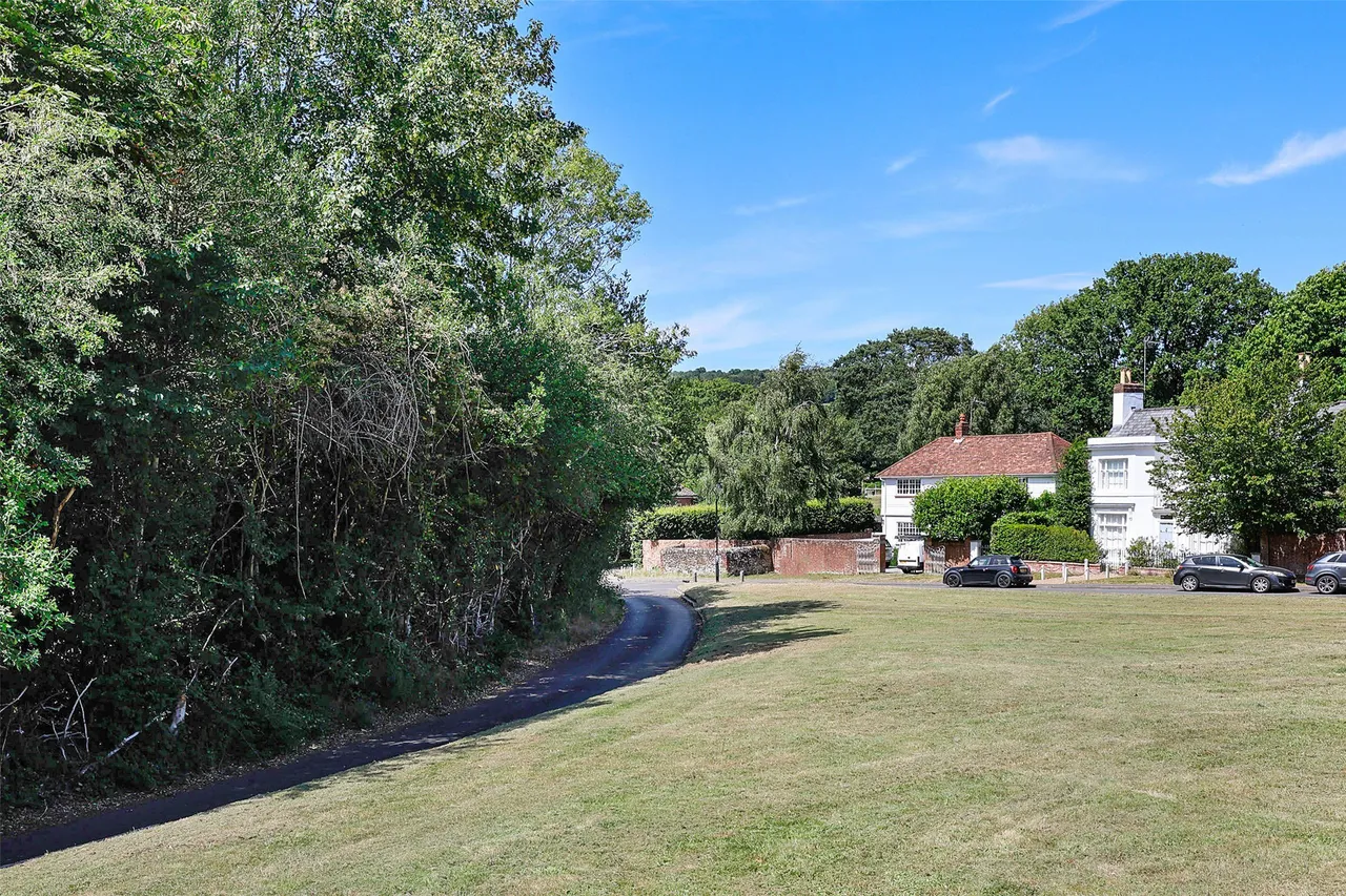 Parsonage Lane, Westcott, RH4, photo 5