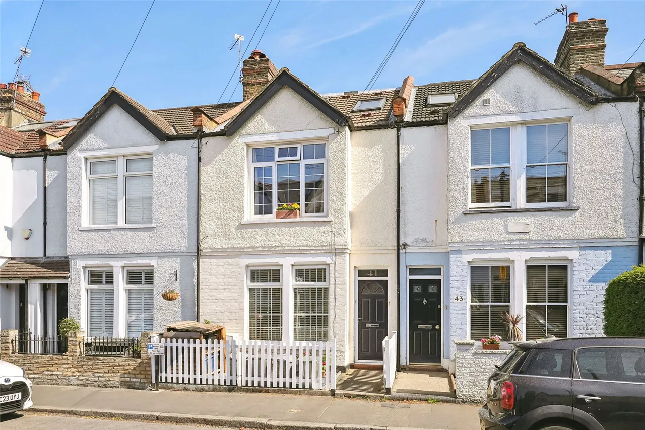 2 bed flat for sale — Gould Road, Twickenham, TW2 6RN