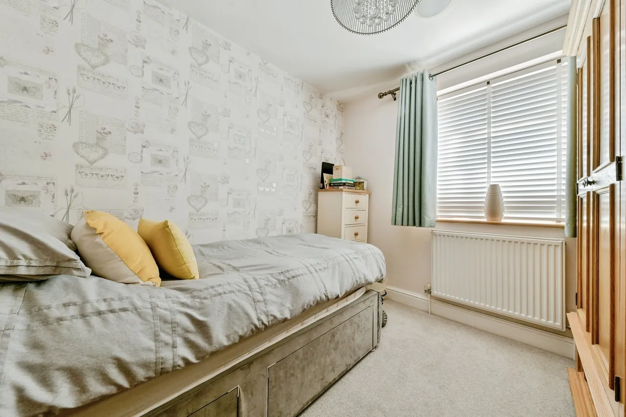 Wellington Road, STEVENAGE, Hertfordshire, SG2, photo 17
