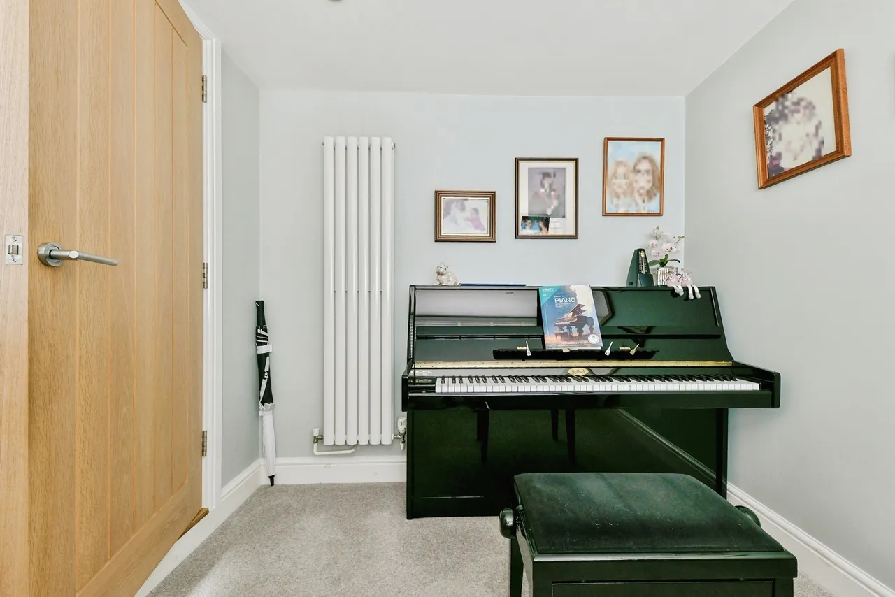 Wellington Road, STEVENAGE, Hertfordshire, SG2, photo 20