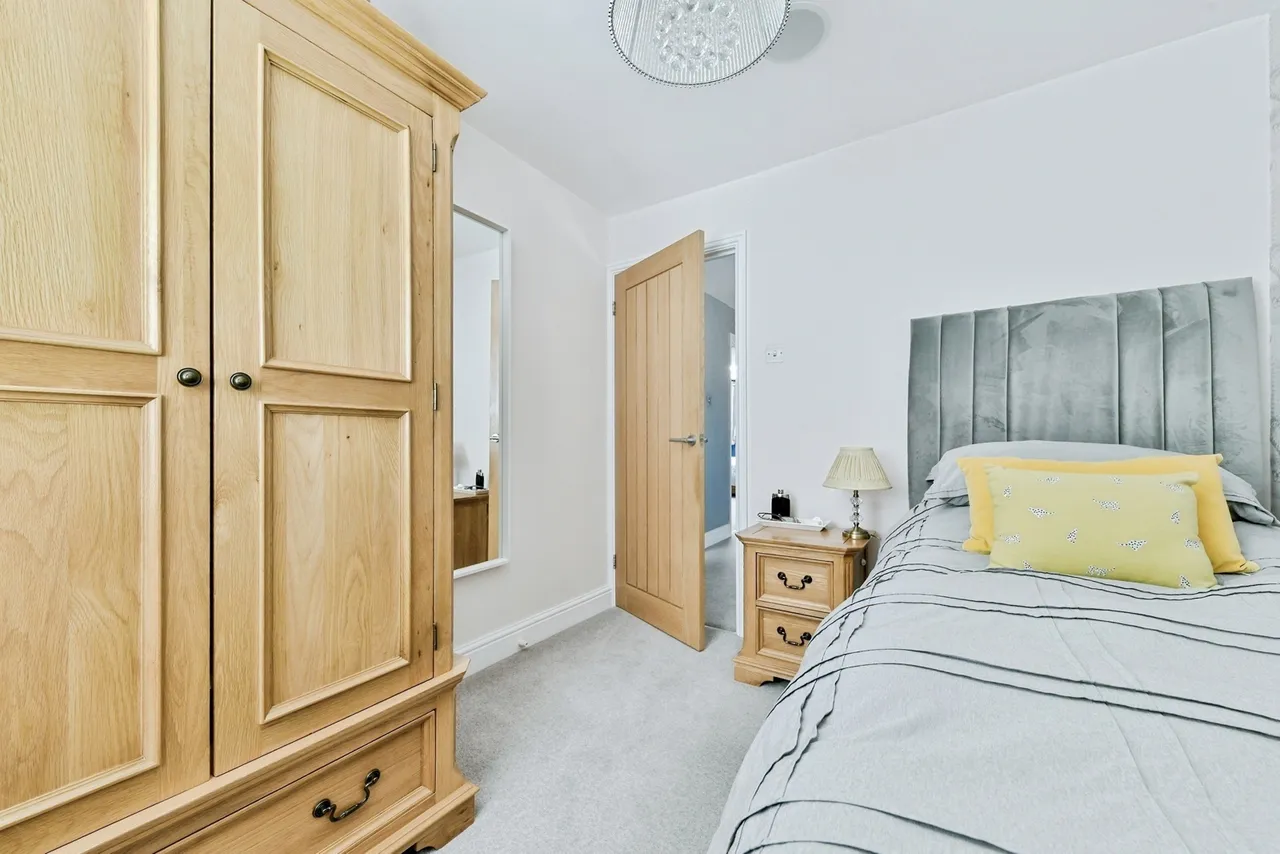 Wellington Road, STEVENAGE, Hertfordshire, SG2, photo 18