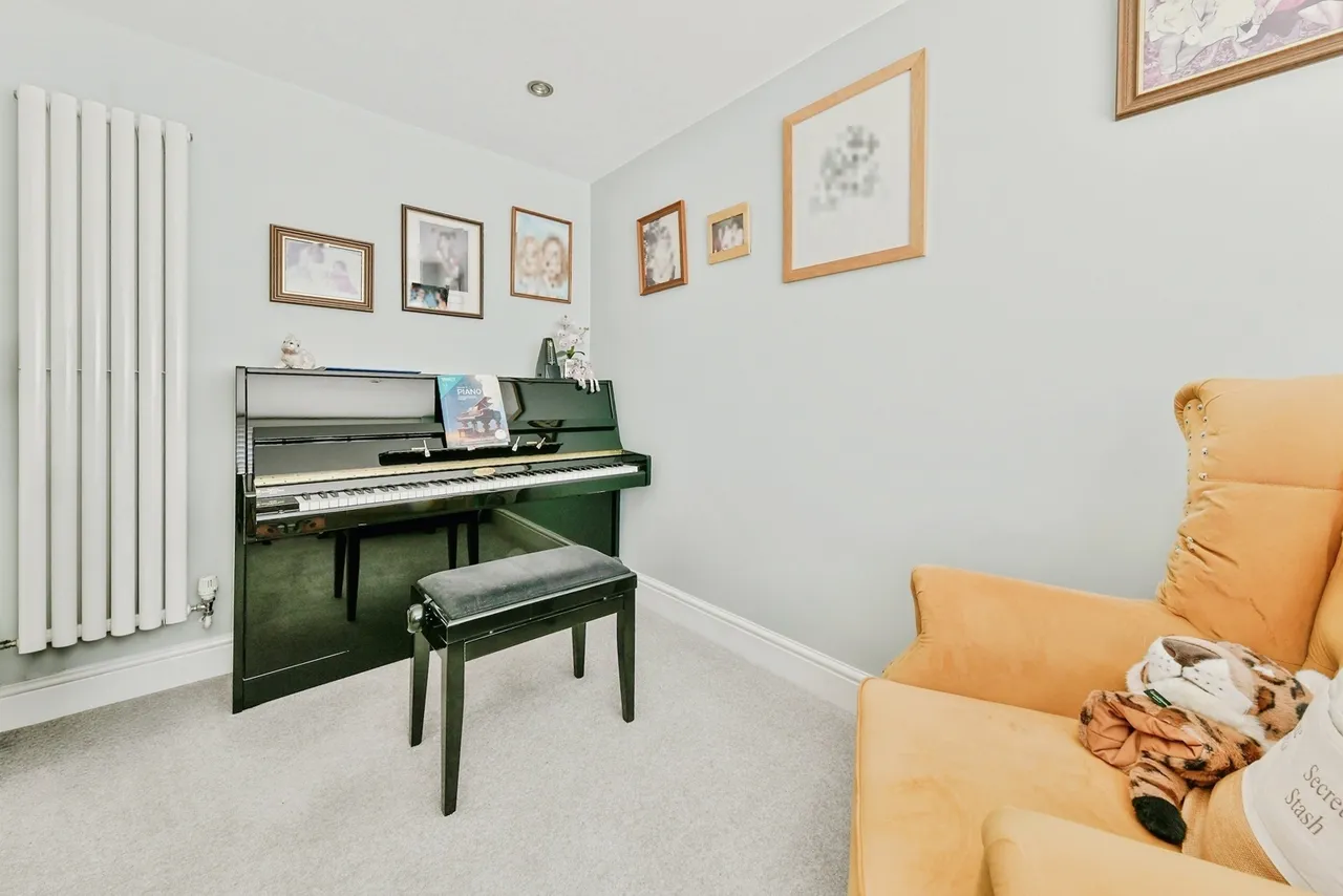 Wellington Road, STEVENAGE, Hertfordshire, SG2, photo 19