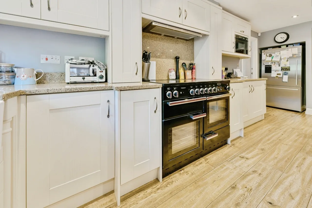 Wellington Road, STEVENAGE, Hertfordshire, SG2, photo 23