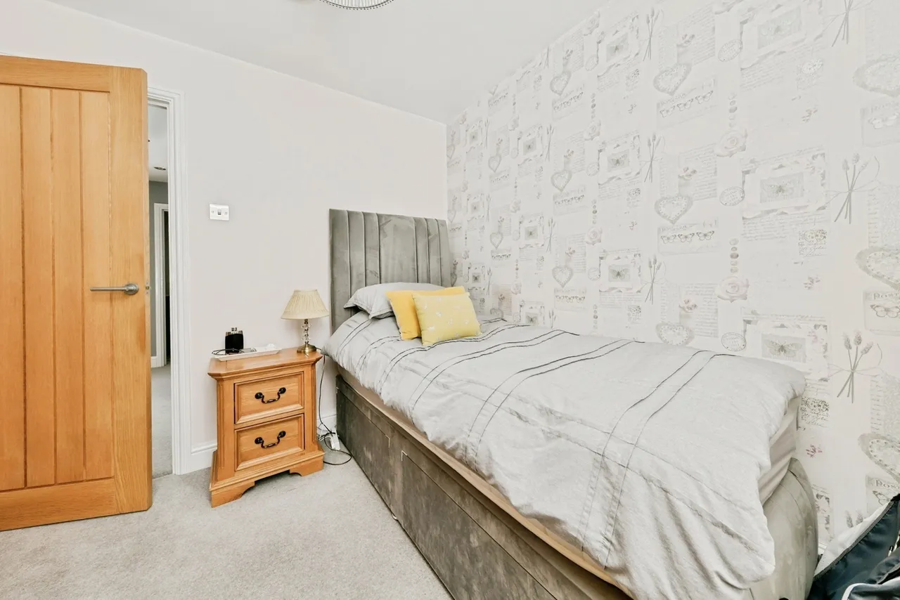 Wellington Road, STEVENAGE, Hertfordshire, SG2, photo 16