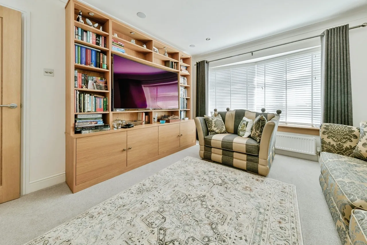 Wellington Road, STEVENAGE, Hertfordshire, SG2, photo 7