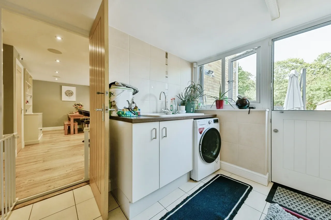 Wellington Road, STEVENAGE, Hertfordshire, SG2, photo 24