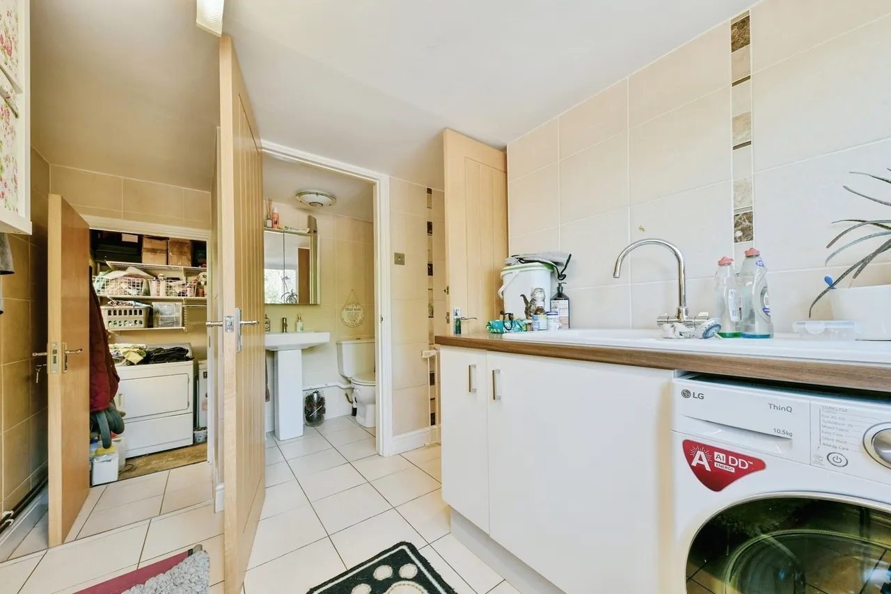 Wellington Road, STEVENAGE, Hertfordshire, SG2, photo 25