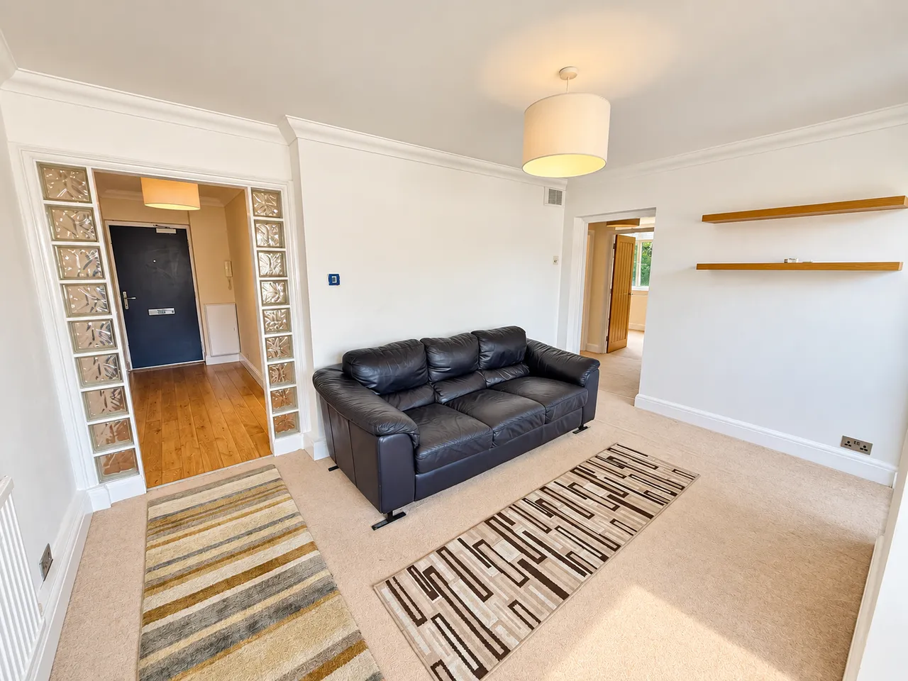 Pompador Close, Warley, Brentwood, photo 2