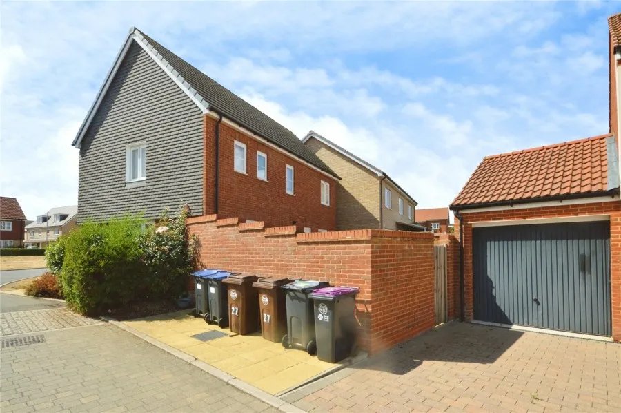 House Under Offer with 3 bedrooms in Bishop's Stortford, CM23, photo 12