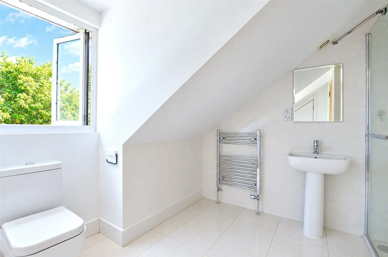 Foxleigh Grange, Bisley, Woking, Surr..., photo 8