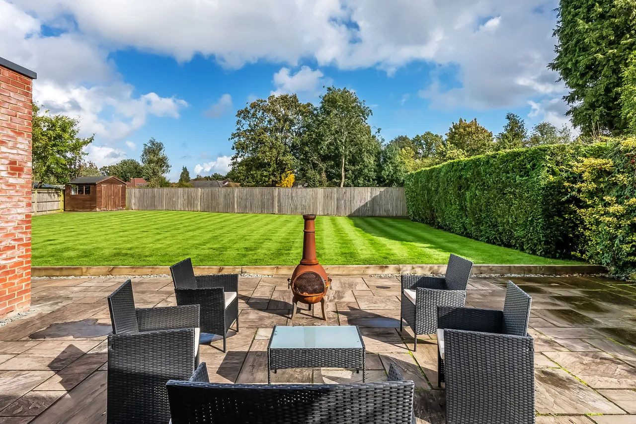 Woodroyd Avenue, Horley, RH6, photo 3