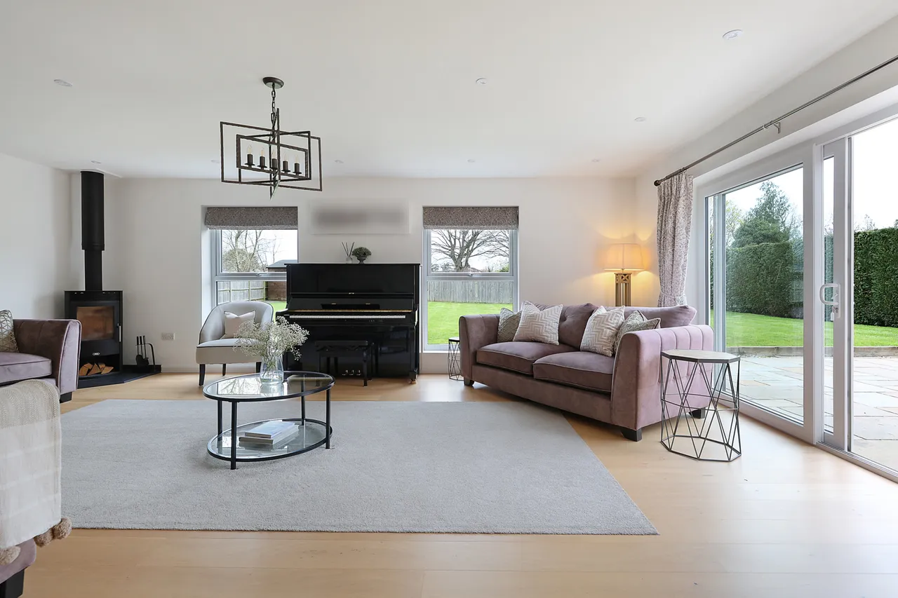 Woodroyd Avenue, Horley, RH6, photo 4