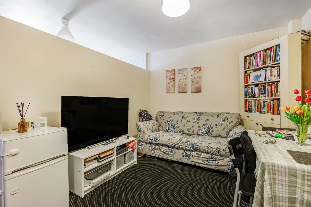 flat for sale — Clapham Road, London
