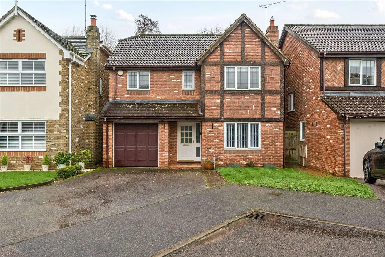 4 bed house to rent — Bankside, Dunton Green, Sevenoaks, Kent, TN13 2UA