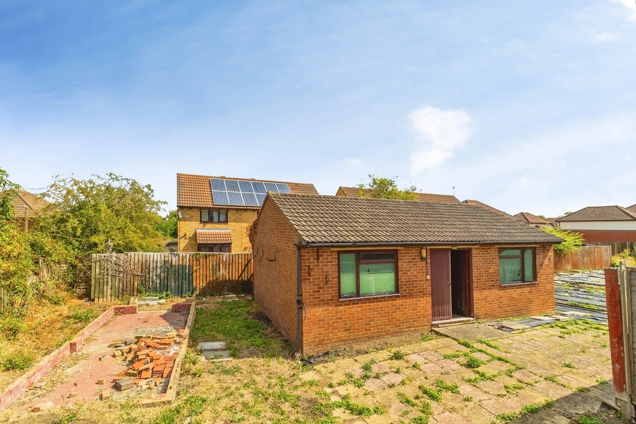 London Road, Loughton, Milton Keynes, Buckinghamshire, MK5, photo 2