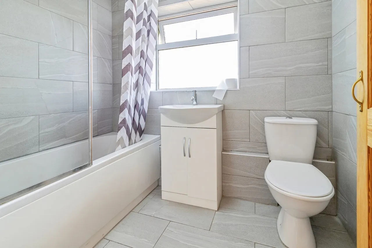 London Road, Loughton, Milton Keynes, Buckinghamshire, MK5, photo 13