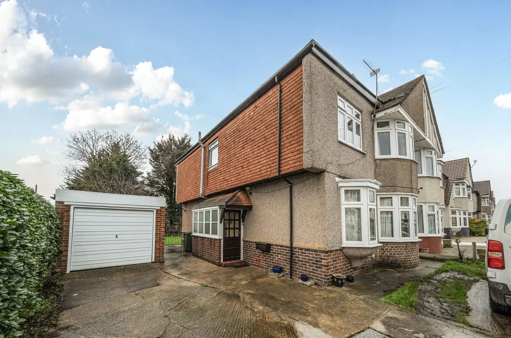 5 bed house for sale — Canterbury Avenue, Sidcup, DA15 9AZ