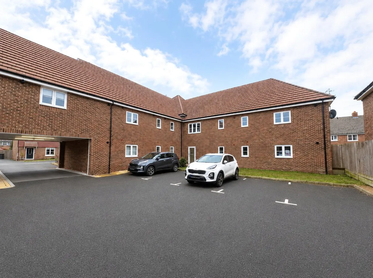 Bartlett Avenue, Badshot Lea, Farnham, Surrey, GU9 9GD, photo 7