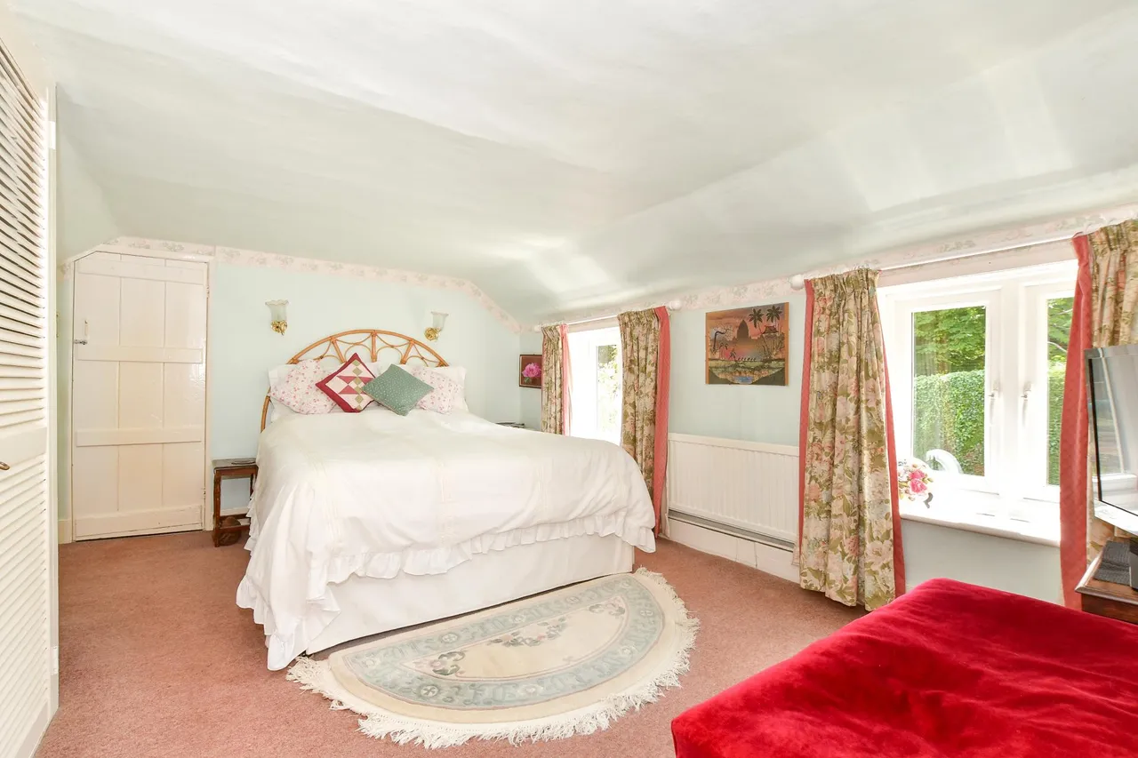 Whitwell, PO38, photo 8