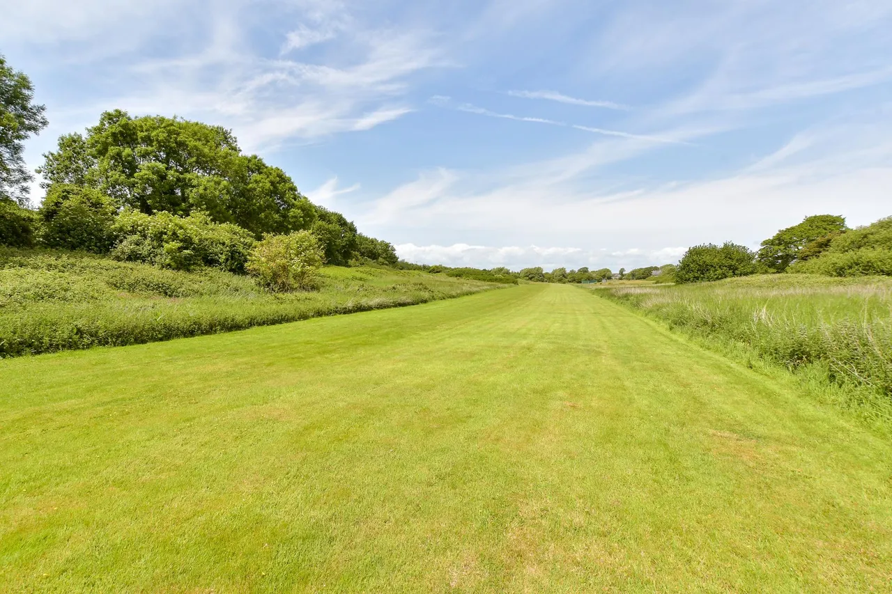 Whitwell, PO38, photo 2
