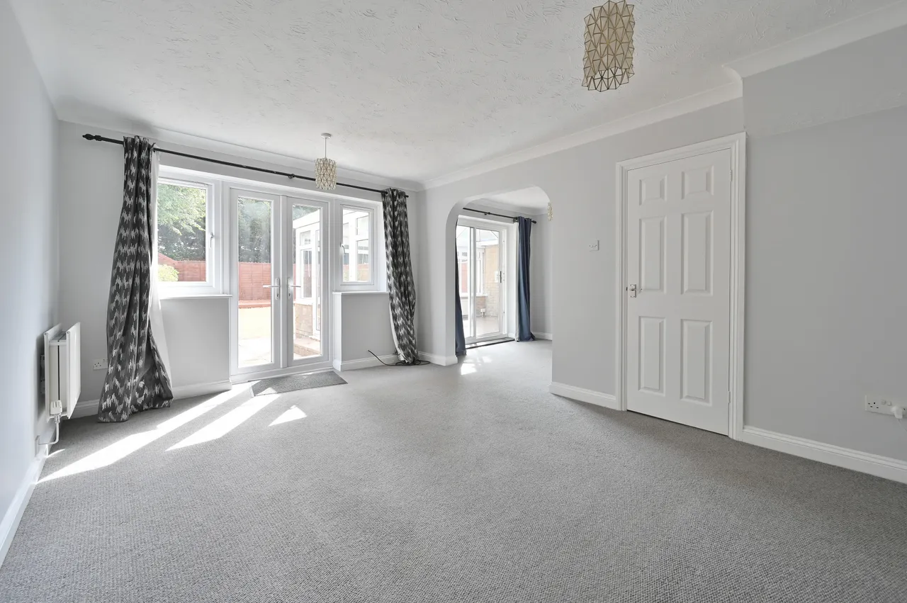 46 Norbury Avenue, Watford, photo 2