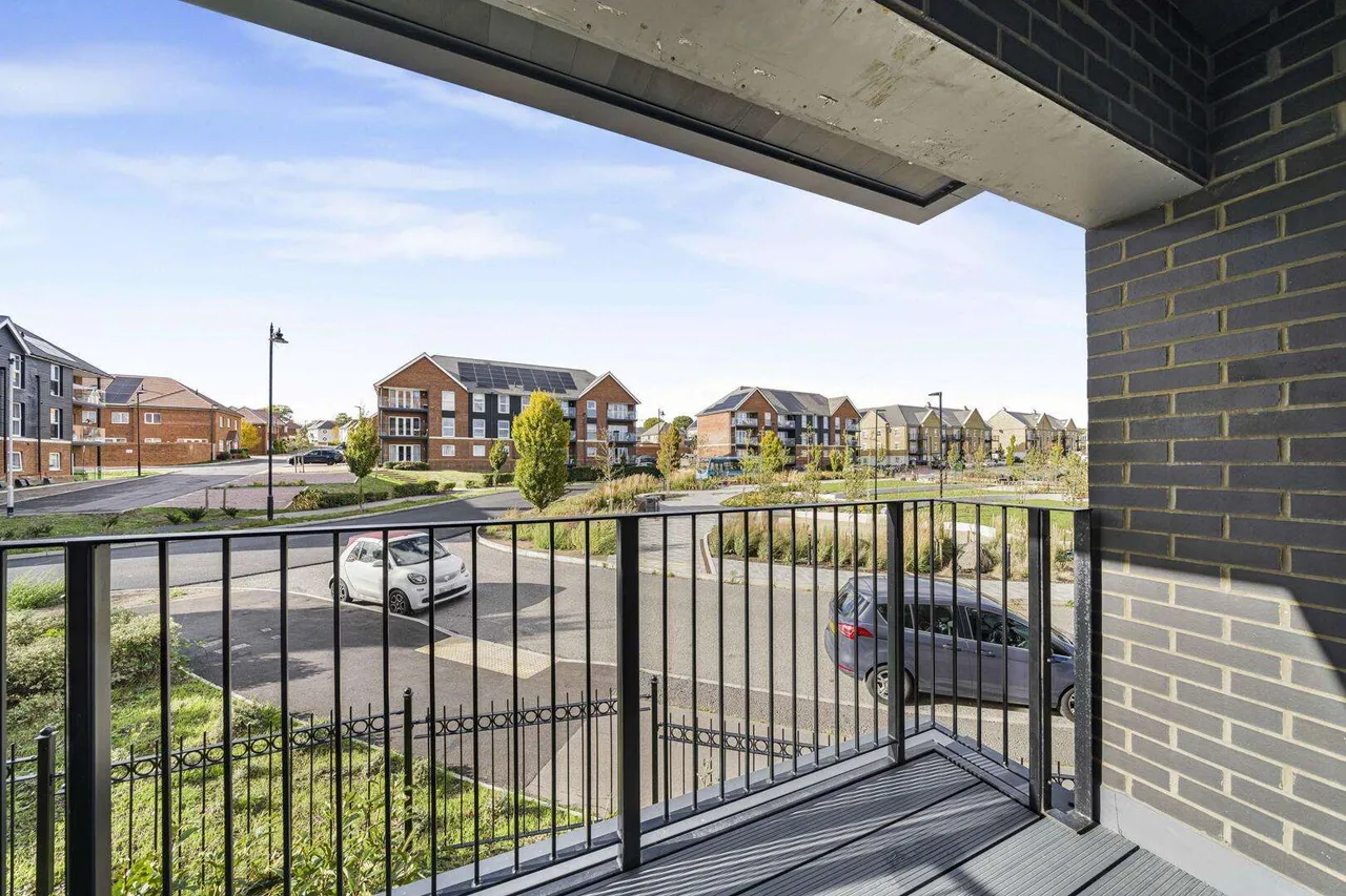 Rixson Road, Weldon, DA10, photo 12
