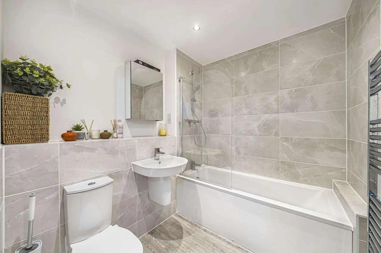 Rixson Road, Weldon, DA10, photo 6