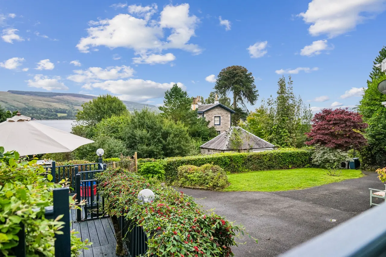 Back Road, Clynder, G84, photo 4