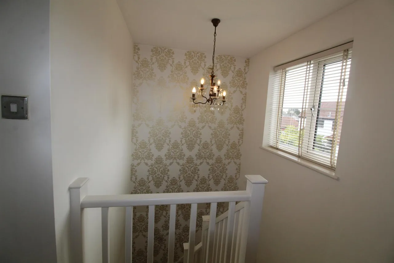 Englefield Close, Englefield Green, Egham, Surrey, TW20 0SE, photo 11