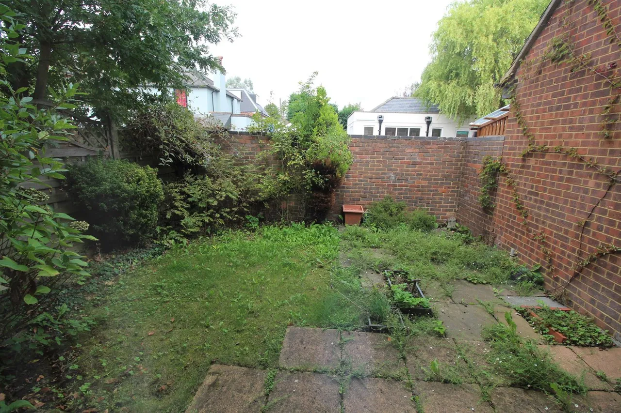 Englefield Close, Englefield Green, Egham, Surrey, TW20 0SE, photo 17